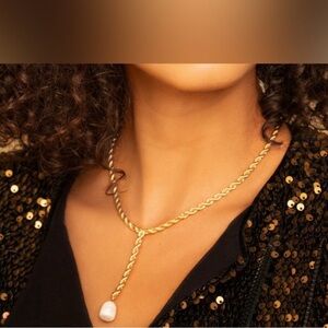 LEEADA Bryn Pearl Lariat Necklace 14kt gold fill
Size: OS
NWOT